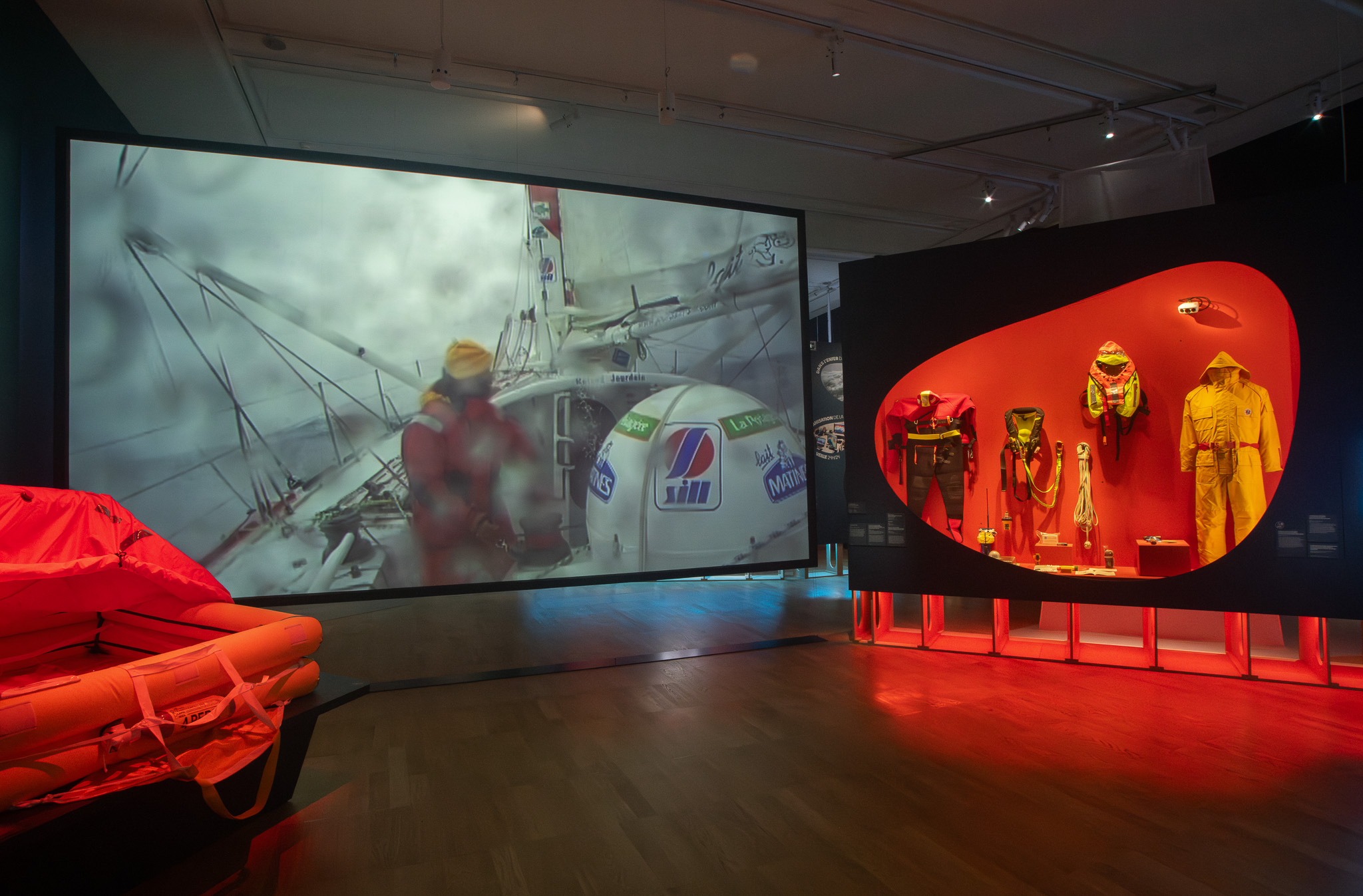 EN SOLITAIRE AUTOUR DU MONDE